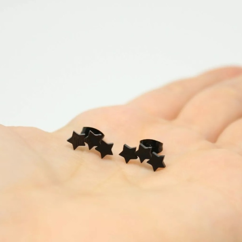 🌻 Black stars earrings brand new